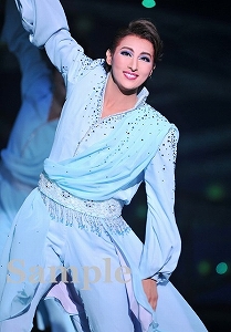 珠城りょう 舞台写真／月組大劇場公演『カルーセル輪舞曲（ロンド）』