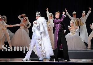 珠城 華形 舞台写真／月組大劇場公演『カルーセル輪舞曲（ロンド）』