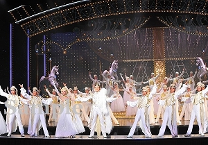 珠城 ほか 舞台写真／月組大劇場公演『カルーセル輪舞曲（ロンド）』