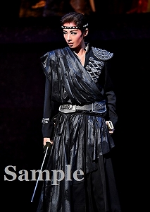 明日海 りお 舞台写真／花組東京公演『雪華抄（せっかしょう）』『金色（こんじき）の砂漠』