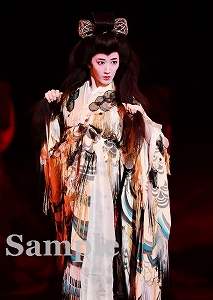 花乃まりあ 舞台写真／花組東京公演『雪華抄（せっかしょう）』『金色（こんじき）の砂漠』