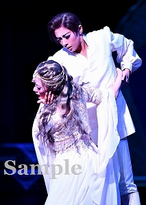 明日海 花乃 舞台写真／花組東京公演『雪華抄（せっかしょう）』『金色（こんじき）の砂漠』