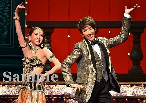 紅 綺咲 舞台写真／星組東京国際フォーラムホールC公演『オーム・シャンティ・オーム―恋する輪廻―』