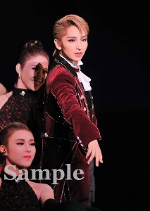 桜木みなと 舞台写真／宙組バウホール公演『パーシャルタイムトラベル　時空の果てに』