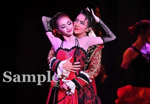 紅 綺咲 舞台写真／星組大劇場公演『ベルリン、わが愛』『Bouquet de TAKARAZUKA（ブーケ ド タカラヅカ）』