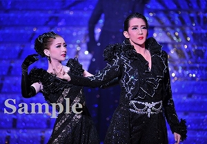 紅 綺咲 舞台写真／星組大劇場公演『ベルリン、わが愛』『Bouquet de TAKARAZUKA（ブーケ ド タカラヅカ）』