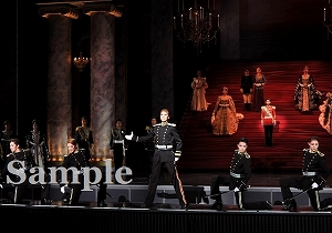 瑠風 ほか 舞台写真／宙組新人公演『神々の土地』