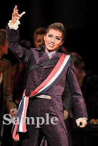 彩風咲奈 ポケットスチール／雪組大劇場公演『ひかりふる路（みち）～革命家、マクシミリアン・ロベスピエール～』『SUPER VOYAGER!』