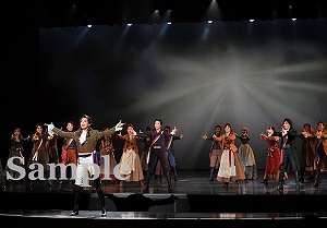 綾 ほか 舞台写真／雪組新人公演『ひかりふる路（みち）～革命家、マクシミリアン・ロベスピエール～』