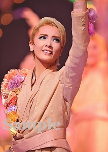 壱城あずさ 舞台写真／星組東京公演『ベルリン、わが愛』『Bouquet de TAKARAZUKA（ブーケ ド タカラヅカ）』