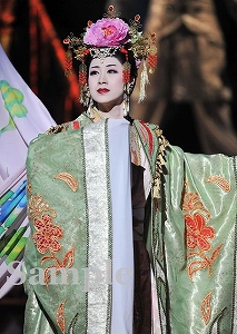 愛希れいか 舞台写真／月組全国ツアー公演『鳳凰伝』『CRYSTAL TAKARAZUKA－イメージの結晶－』