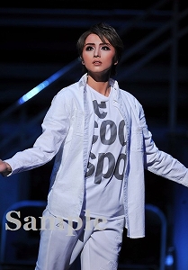 暁千星 舞台写真／月組大劇場公演『カンパニー－努力（レッスン）、情熱（パッション）、そして仲間たち（カンパニー）－』『BADDY（バッディ）－悪党（ヤツ）は月からやって来る－』