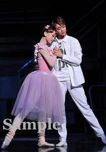 愛希 暁 舞台写真／月組大劇場公演『カンパニー－努力（レッスン）、情熱（パッション）、そして仲間たち（カンパニー）－』『BADDY（バッディ）－悪党（ヤツ）は月からやって来る－』