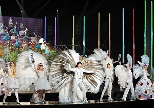 フィナーレ 舞台写真／月組大劇場公演『カンパニー－努力（レッスン）、情熱（パッション）、そして仲間たち（カンパニー）－』『BADDY（バッディ）－悪党（ヤツ）は月からやって来る－』