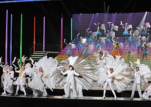 フィナーレ 舞台写真／月組東京公演『カンパニー－努力（レッスン）、情熱（パッション）、そして仲間たち（カンパニー）－』『BADDY（バッディ）－悪党（ヤツ）は月からやって来る－』