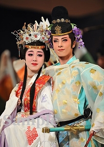 明日海 仙名 舞台写真／花組博多座公演『あかねさす紫の花』『Sante!!』役替わり