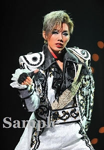 彩風咲奈 舞台写真／雪組大劇場公演『Gato Bonito!!』