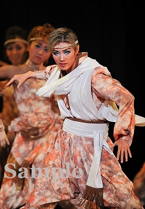 彩風咲奈 舞台写真／雪組大劇場公演『Gato Bonito!!』