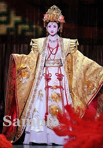 星風まどか 舞台写真／宙組大劇場公演『白鷺(しらさぎ)の城(しろ)』『異人たちのルネサンス』