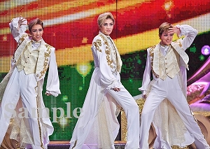 鳳月・優波・聖乃 舞台写真／花組舞浜アンフィシアター公演『Delight Holiday』