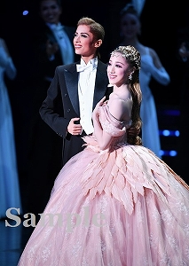 明日海・仙名 舞台写真／「仙名彩世サヨナラショー」