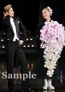 明日海・仙名 舞台写真／「仙名彩世サヨナラショー」