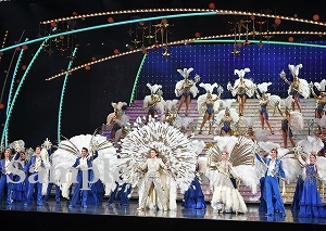 フィナーレ 舞台写真／星組東京公演『霧深きエルベのほとり』『ESTRELLAS（エストレージャス）～星たち～』