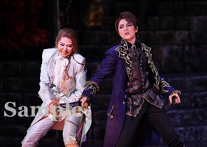 芹香・瑠風 舞台写真／宙組ドラマシティ公演『群盗-Die Rauber-』