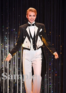 飛龍つかさ 舞台写真／花組宝塚バウホール公演『Dream On!』