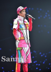 明日海りお 舞台写真／花組横浜アリーナ公演『恋スルARENA』