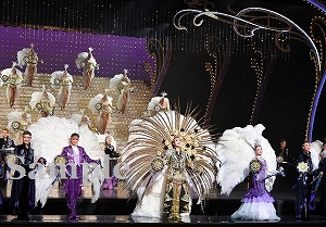 フィナーレ 舞台写真／花組大劇場公演『A Fairy Tale －青い薔薇の精－』『シャルム！』