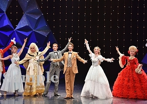 瑠風　他 舞台写真／宙組宝塚バウホール公演『リッツ・ホテルくらいに大きなダイヤモンド』