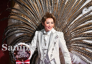 珠城りょう 舞台写真／月組大劇場公演『I AM FROM AUSTRIA－故郷（ふるさと）は甘き調（しら）べ－』