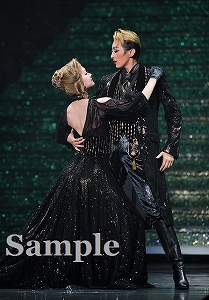 珠城・美園 舞台写真／月組大劇場公演『I AM FROM AUSTRIA－故郷（ふるさと）は甘き調（しら）べ－』