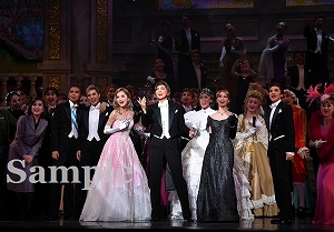 珠城　他 舞台写真／月組大劇場公演『I AM FROM AUSTRIA－故郷（ふるさと）は甘き調（しら）べ－』