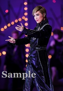 愛月ひかる 舞台写真／星組大劇場公演『眩耀（げんよう）の谷～舞い降りた新星～』『Ray―星の光線―』