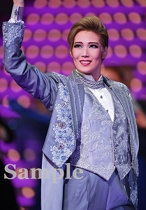 愛月ひかる 舞台写真／星組大劇場公演『眩耀（げんよう）の谷～舞い降りた新星～』『Ray―星の光線―』