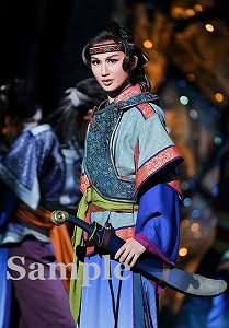 綺城ひか理 舞台写真／星組大劇場公演『眩耀（げんよう）の谷～舞い降りた新星～』『Ray―星の光線―』