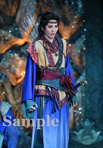 極美慎 舞台写真／星組大劇場公演『眩耀（げんよう）の谷～舞い降りた新星～』『Ray―星の光線―』