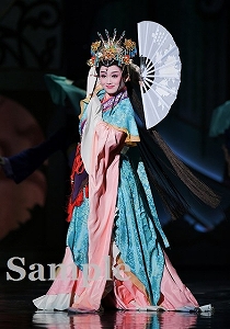 舞空瞳 舞台写真／星組大劇場公演『眩耀（げんよう）の谷～舞い降りた新星～』『Ray―星の光線―』