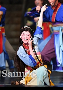 舞空瞳 舞台写真／星組大劇場公演『眩耀（げんよう）の谷～舞い降りた新星～』『Ray―星の光線―』