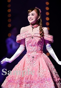 舞空瞳 舞台写真／星組大劇場公演『眩耀（げんよう）の谷～舞い降りた新星～』『Ray―星の光線―』