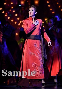 華形ひかる 舞台写真／星組大劇場公演『眩耀（げんよう）の谷～舞い降りた新星～』『Ray―星の光線―』