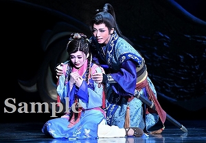 礼・舞空 舞台写真／星組大劇場公演『眩耀（げんよう）の谷～舞い降りた新星～』『Ray―星の光線―』