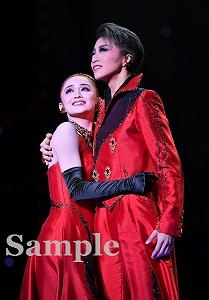 礼・舞空 舞台写真／星組大劇場公演『眩耀（げんよう）の谷～舞い降りた新星～』『Ray―星の光線―』