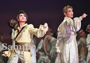 礼・愛月 舞台写真／星組大劇場公演『眩耀（げんよう）の谷～舞い降りた新星～』『Ray―星の光線―』