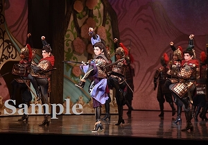 礼　他 舞台写真／星組大劇場公演『眩耀（げんよう）の谷～舞い降りた新星～』『Ray―星の光線―』