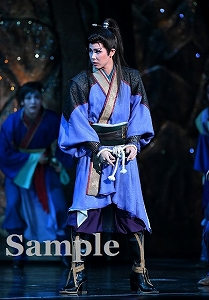 碧海さりお 舞台写真／星組新人公演『眩耀（げんよう）の谷～舞い降りた新星～』『Ray―星の光線―』