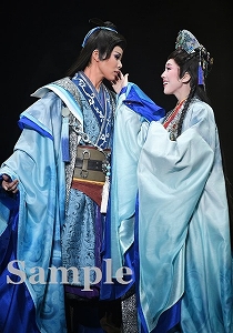 碧海・桜庭 舞台写真／星組新人公演『眩耀（げんよう）の谷～舞い降りた新星～』『Ray―星の光線―』