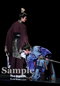 碧海・極美 舞台写真／星組新人公演『眩耀（げんよう）の谷～舞い降りた新星～』『Ray―星の光線―』